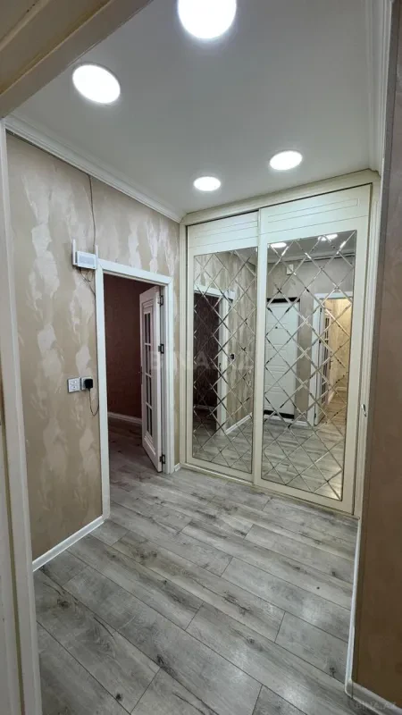 Kirayə verilir 2 otaqlı mənzil 60 m²
