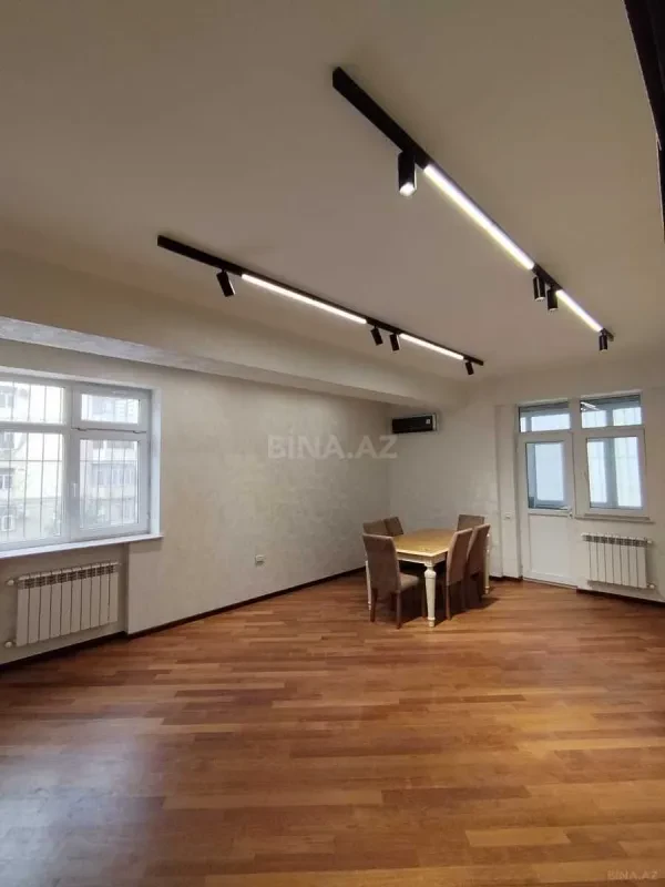 Satılır 3 otaqlı mənzil 129 m²