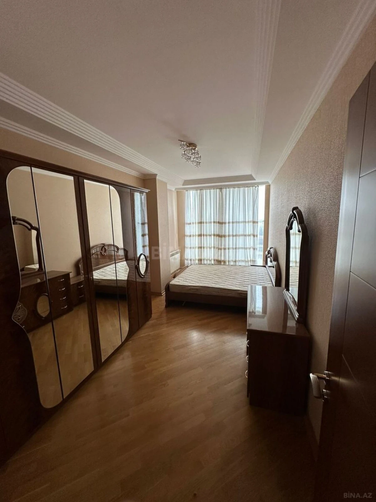 Kirayə verilir 2 otaqlı mənzil 90 m²