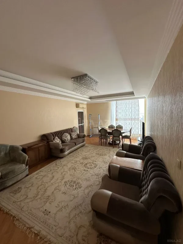 Kirayə verilir 2 otaqlı mənzil 90 m²