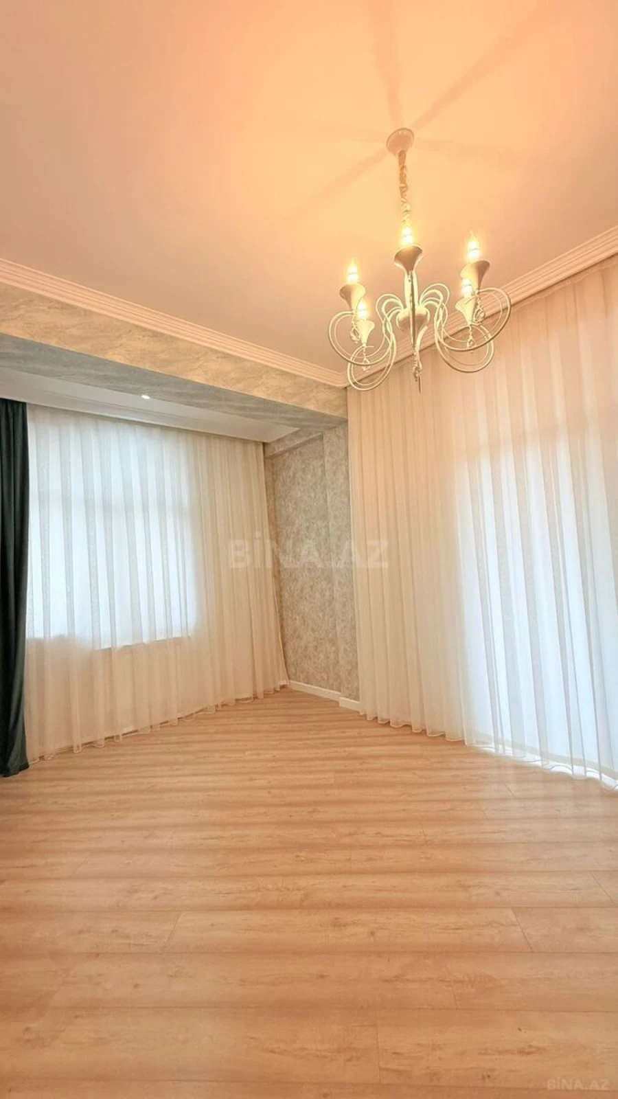 Satılır 3 otaqlı mənzil 128 m²