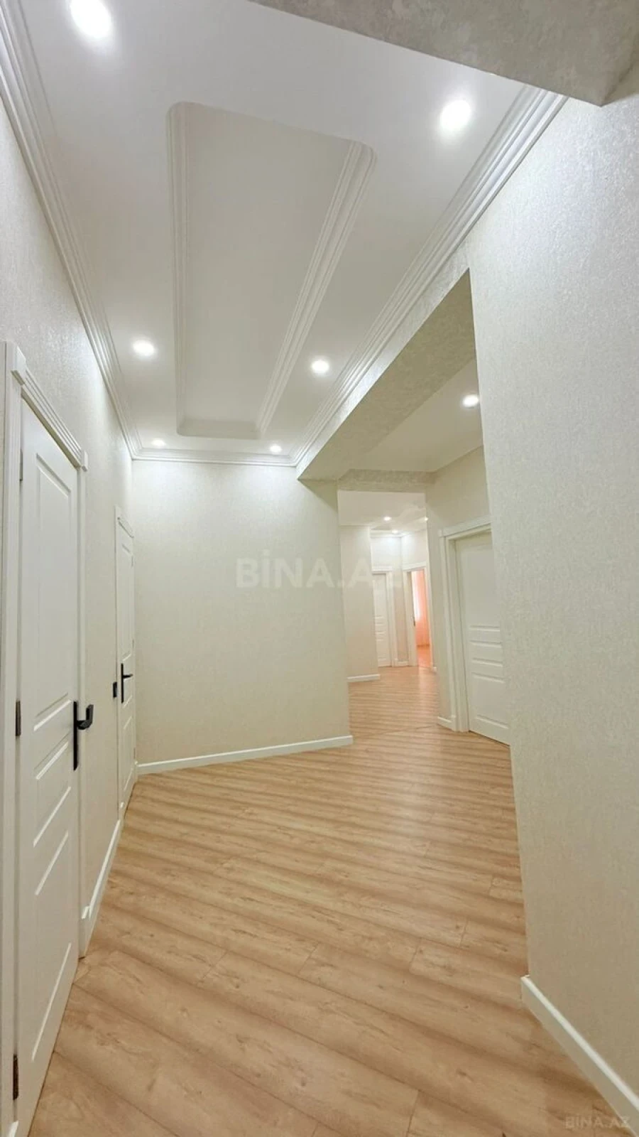 Satılır 3 otaqlı mənzil 128 m²