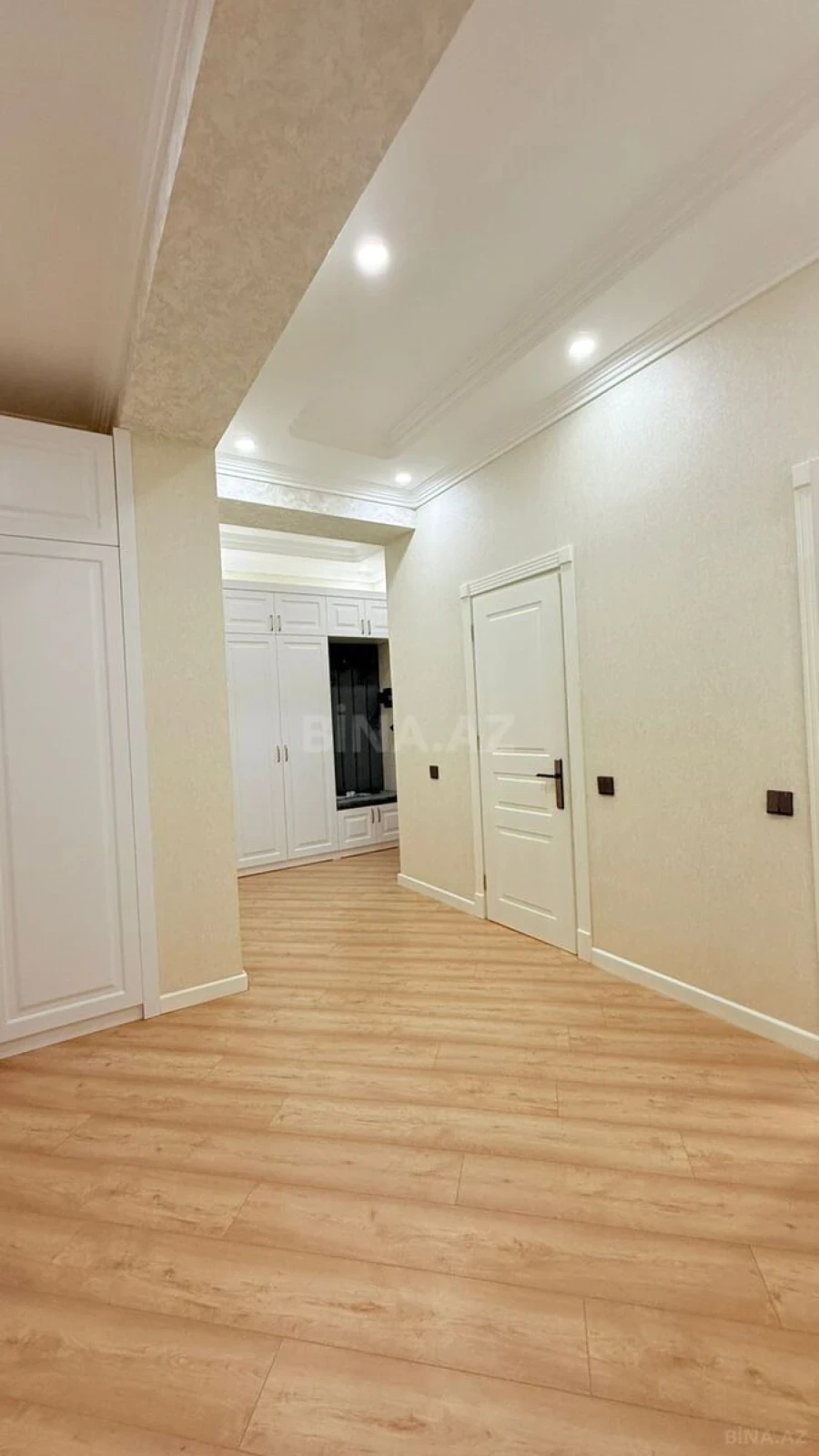 Satılır 3 otaqlı mənzil 128 m²