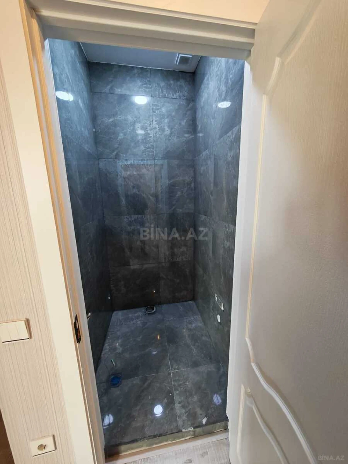 Satılır 2 otaqlı mənzil 88 m²