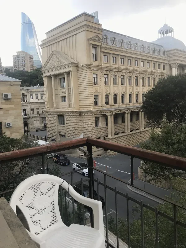 Kirayə verilir 2 otaqlı mənzil 60 m²