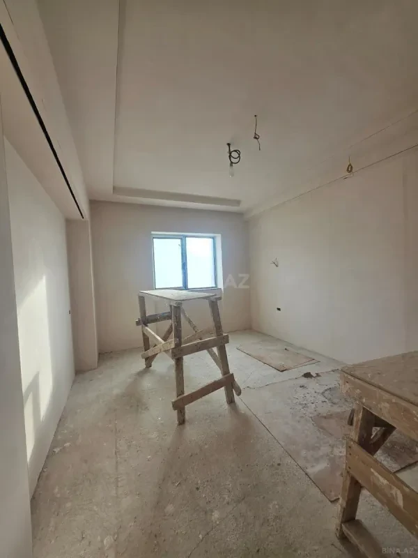 Satılır 4 otaqlı mənzil 194 m²