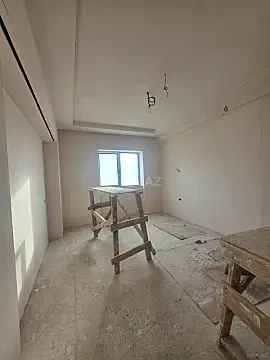 Satılır 4 otaqlı mənzil 194 m²