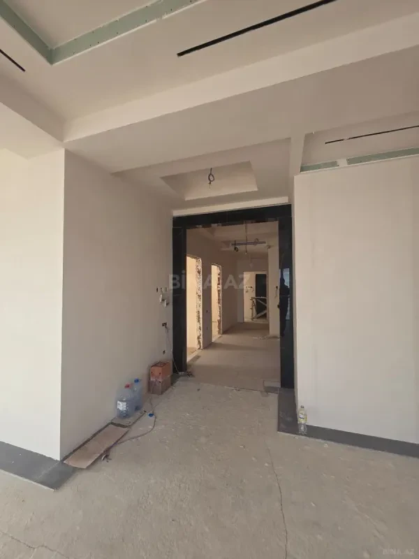 Satılır 4 otaqlı mənzil 194 m²