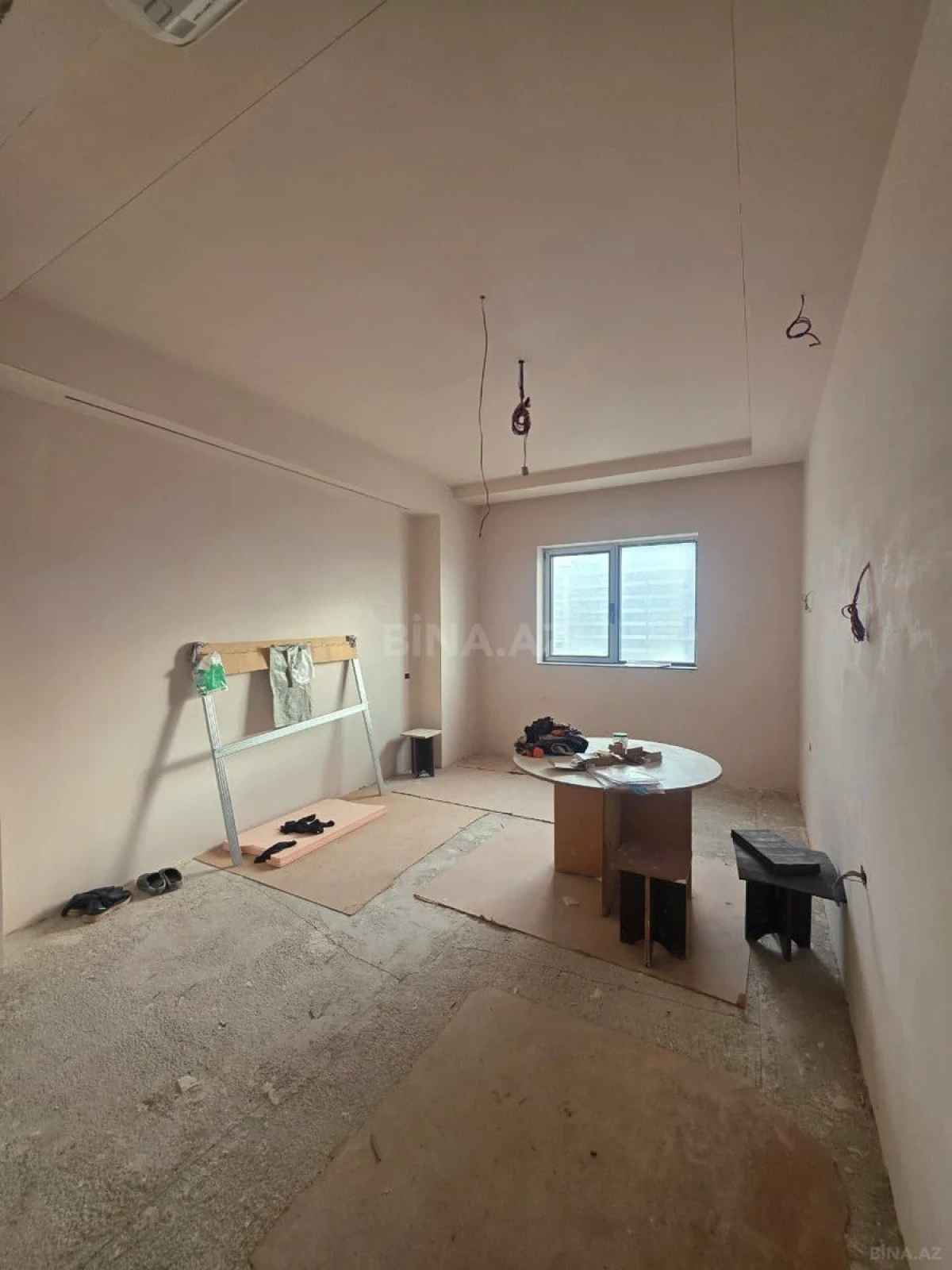 Satılır 4 otaqlı mənzil 194 m²