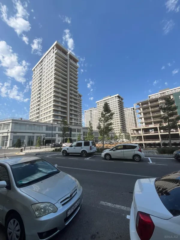 Satılır 4 otaqlı mənzil 194 m²