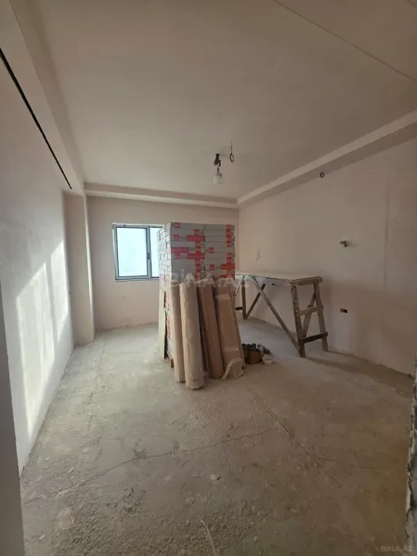 Satılır 4 otaqlı mənzil 194 m²
