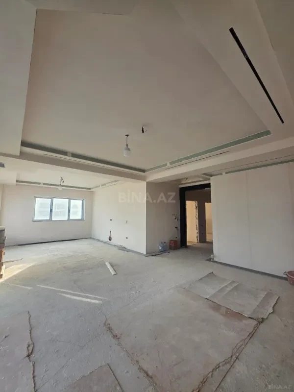 Satılır 4 otaqlı mənzil 194 m²