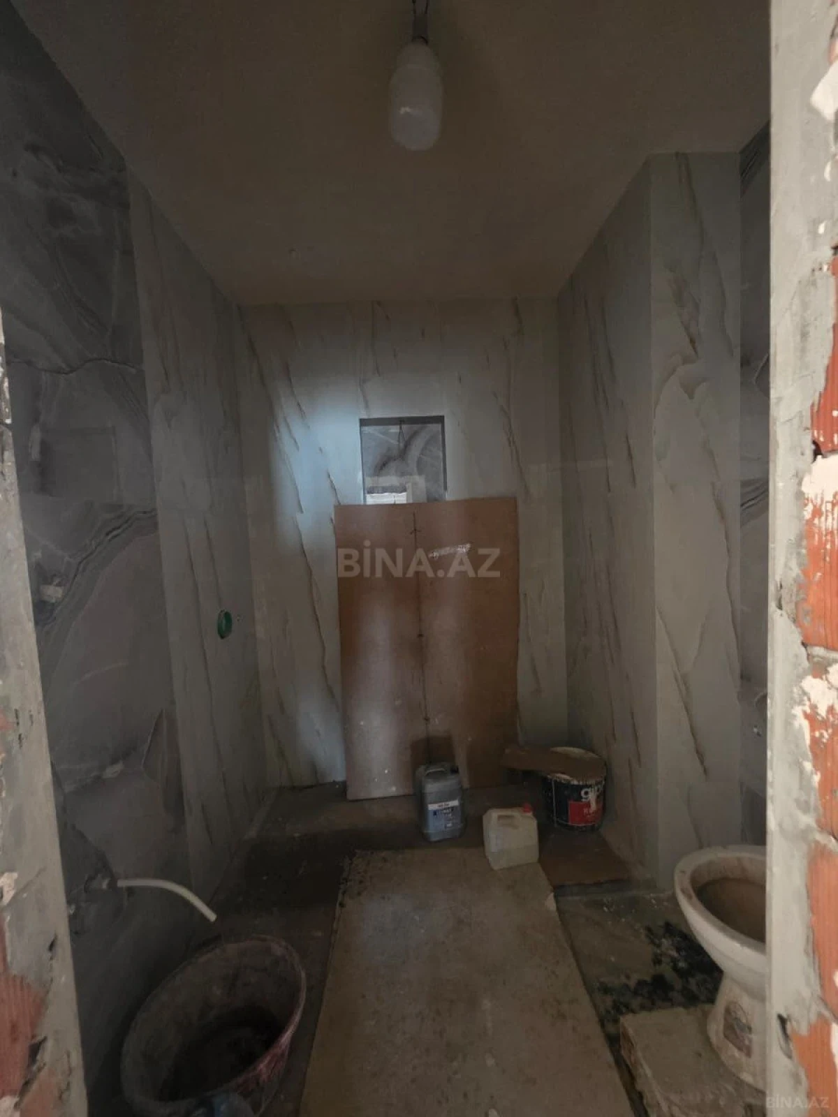 Satılır 4 otaqlı mənzil 194 m²