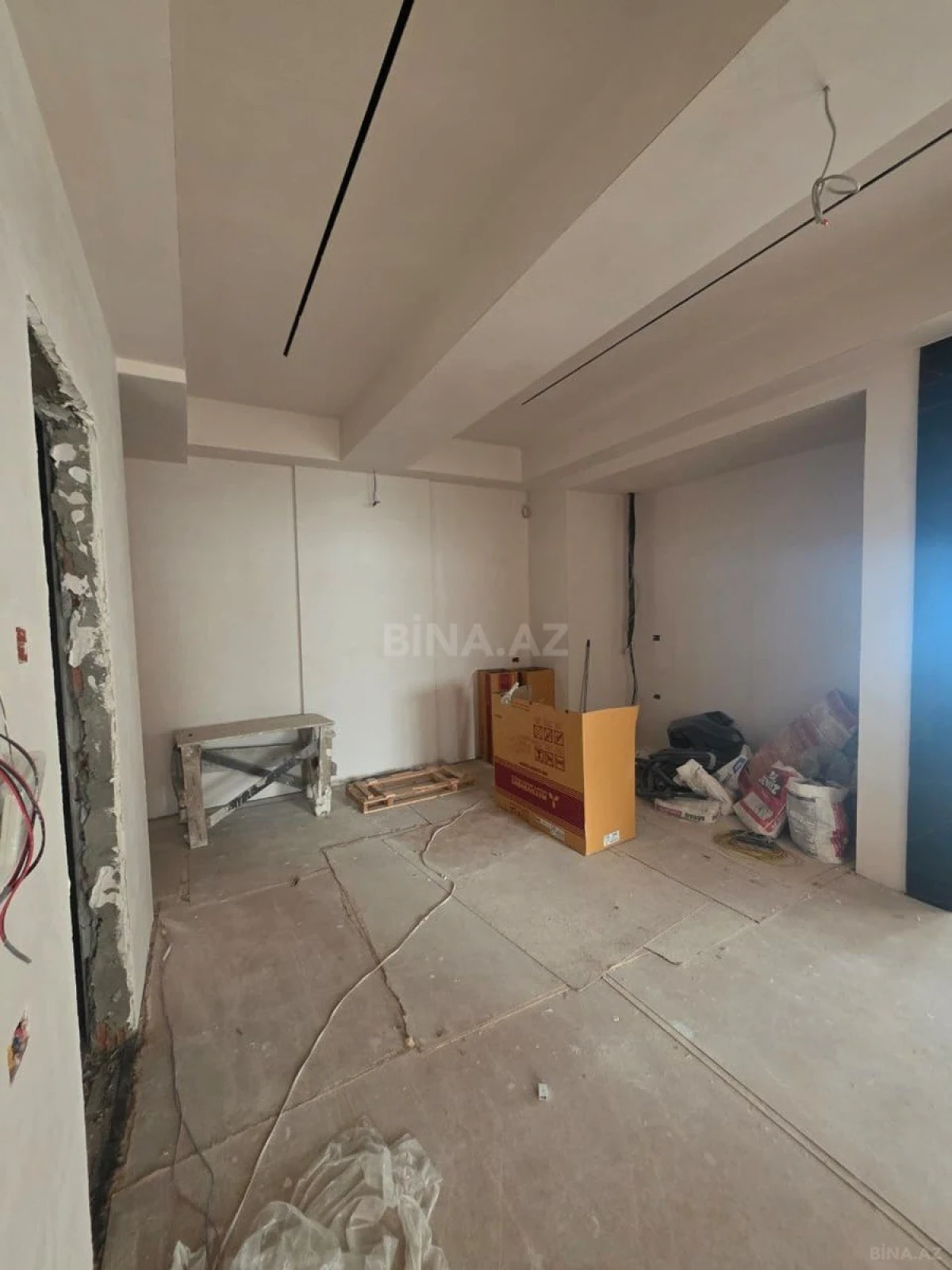 Satılır 4 otaqlı mənzil 194 m²
