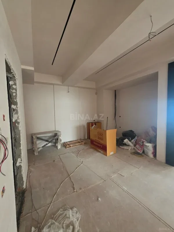 Satılır 4 otaqlı mənzil 194 m²