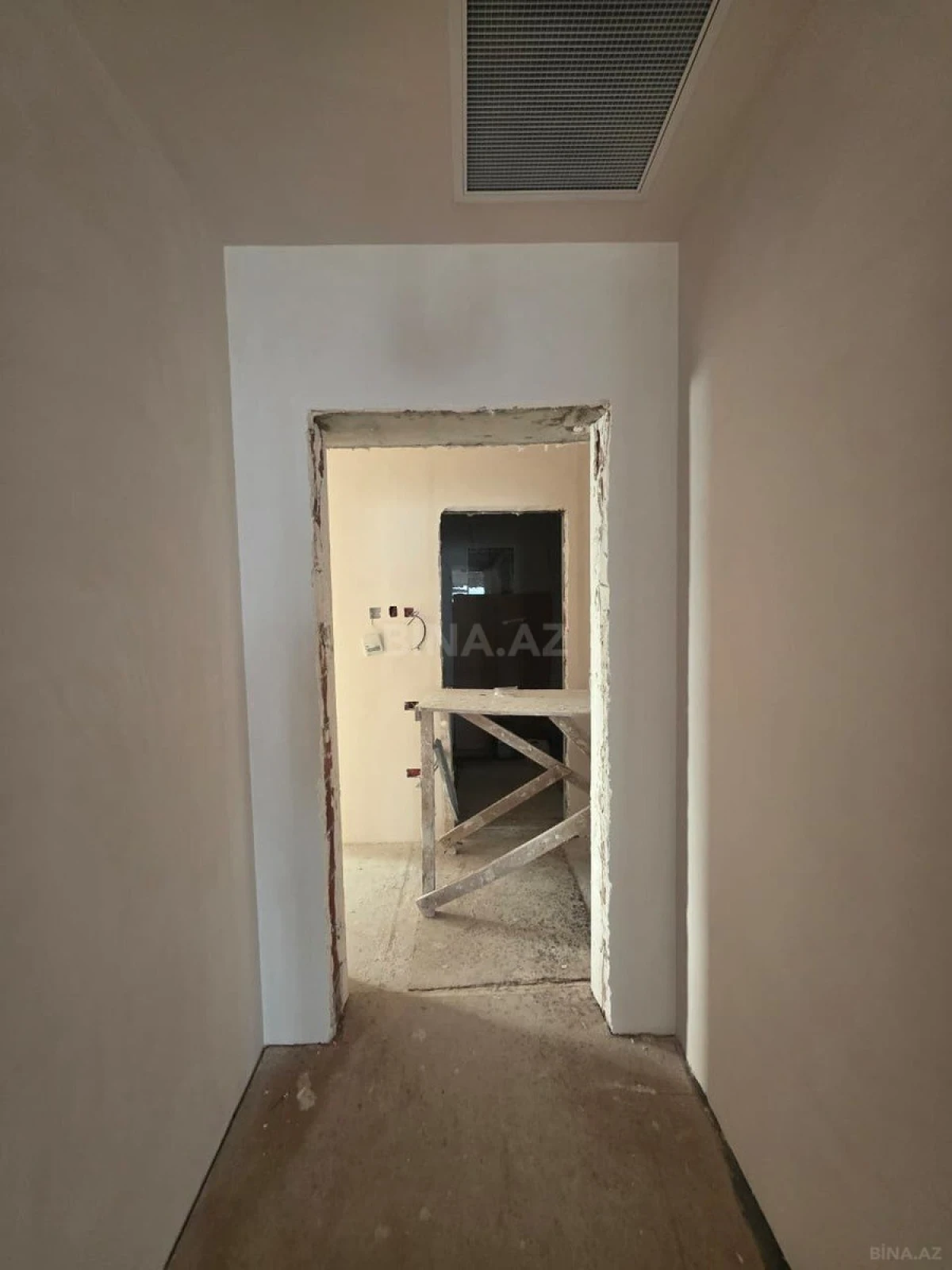 Satılır 4 otaqlı mənzil 194 m²
