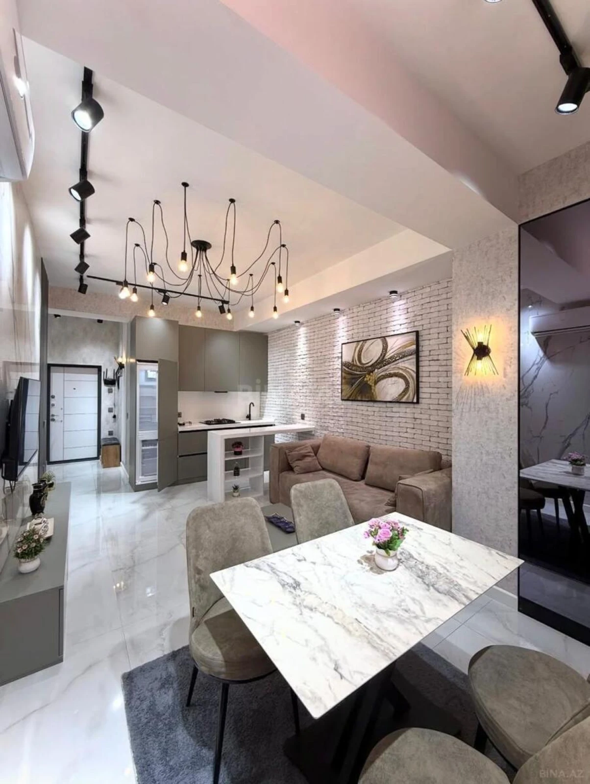 Kirayə verilir 2 otaqlı mənzil 70 m²