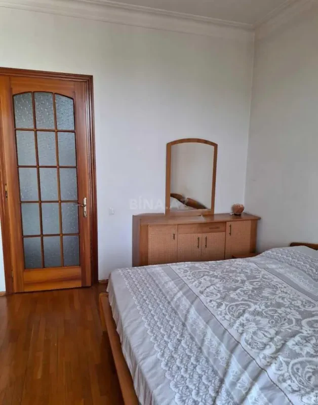 Kirayə verilir 2 otaqlı mənzil 70 m²
