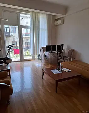 Kirayə verilir 2 otaqlı mənzil 70 m²
