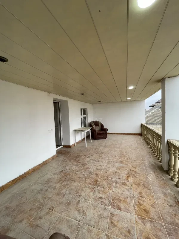 Satılır 6 otaqlı həyət evi 200 m²
