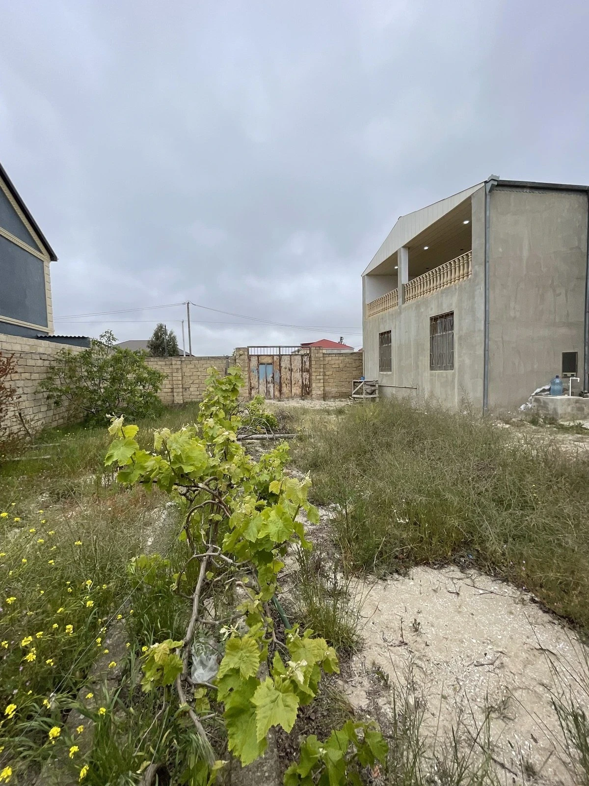 Satılır 6 otaqlı həyət evi 200 m²