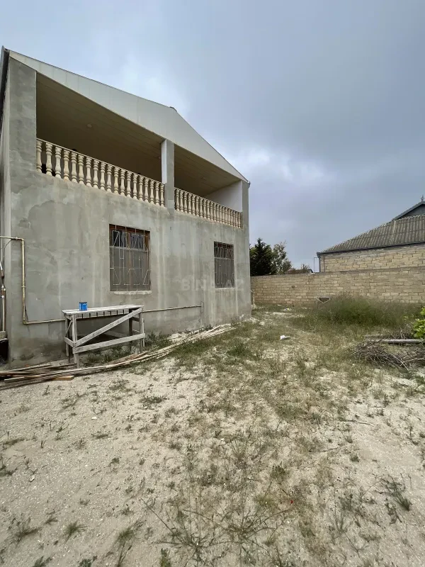 Satılır 6 otaqlı həyət evi 200 m²