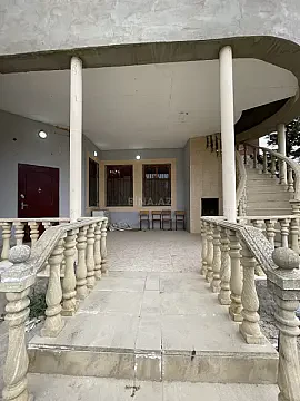 Satılır 6 otaqlı həyət evi 200 m²