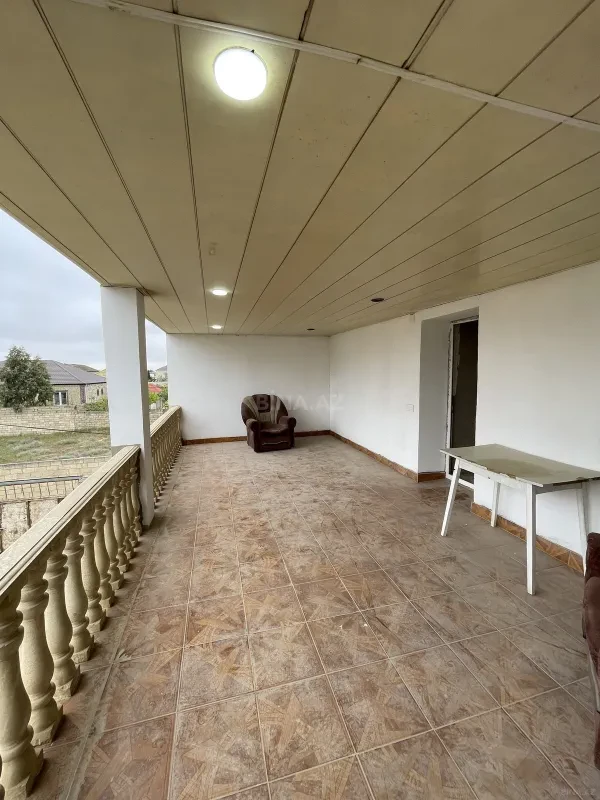 Satılır 6 otaqlı həyət evi 200 m²