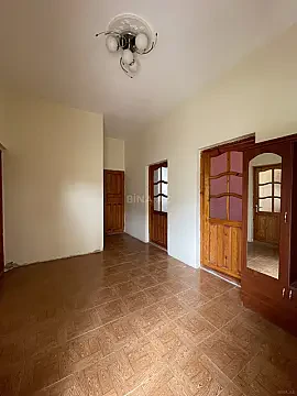 Satılır 6 otaqlı həyət evi 200 m²