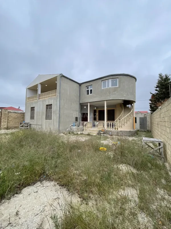 Satılır 6 otaqlı həyət evi 200 m²