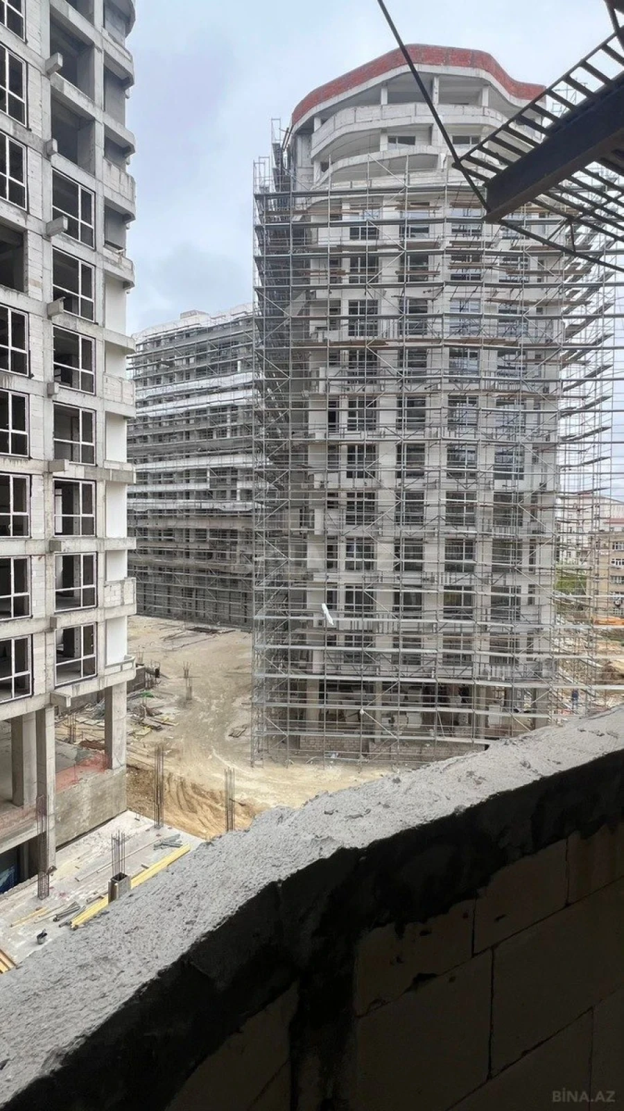 Satılır 2 otaqlı mənzil 61 m²