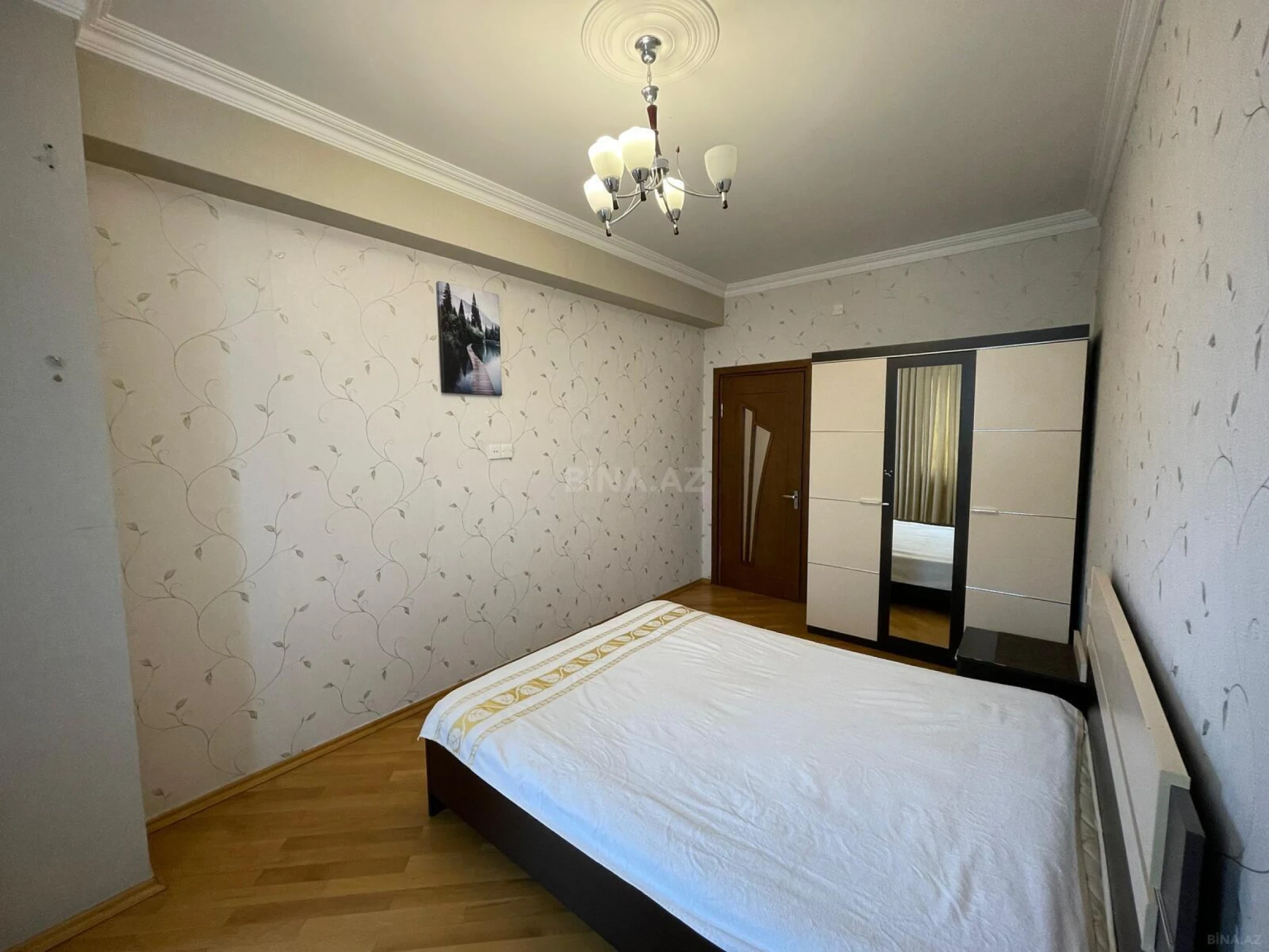 Satılır 3 otaqlı mənzil 120 m²