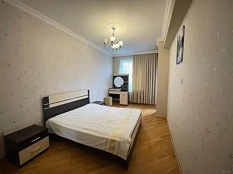Satılır 3 otaqlı mənzil 120 m²