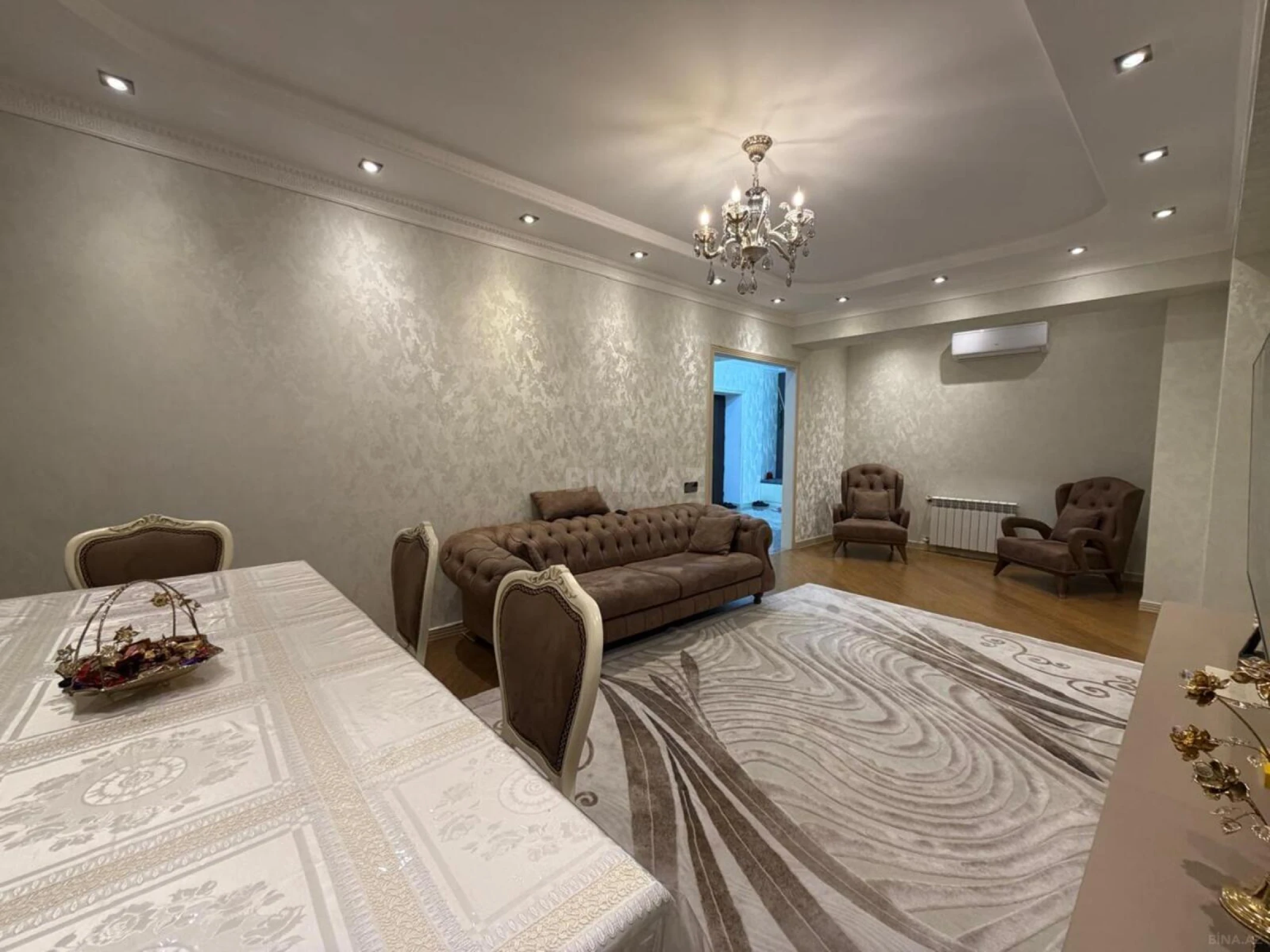 Satılır 4 otaqlı mənzil 140 m²