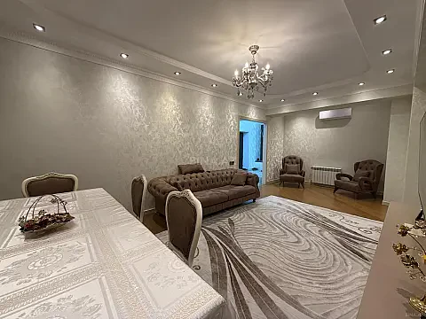 Satılır 4 otaqlı mənzil 140 m²