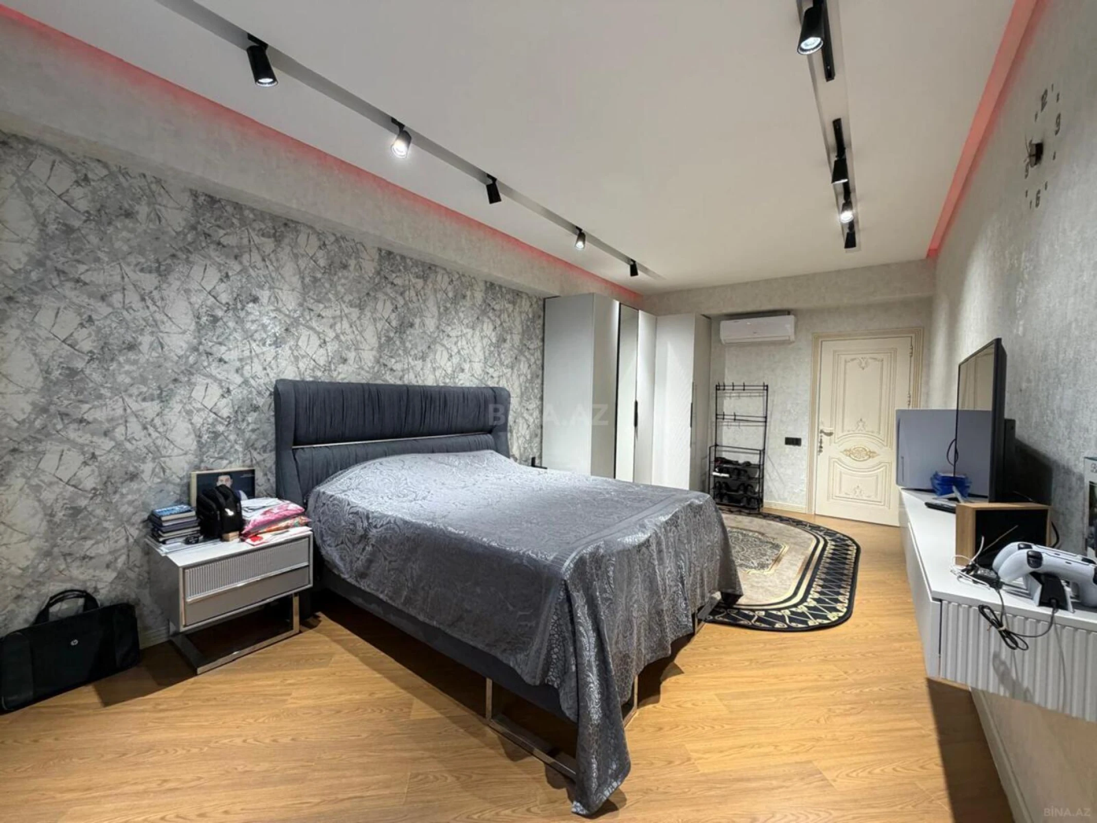 Satılır 4 otaqlı mənzil 140 m²