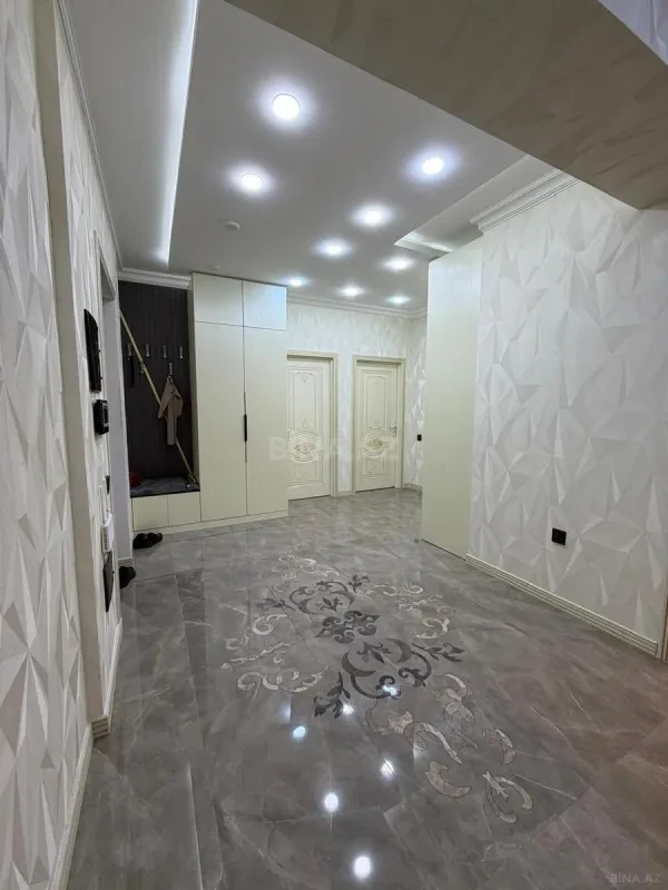 Satılır 4 otaqlı mənzil 140 m²