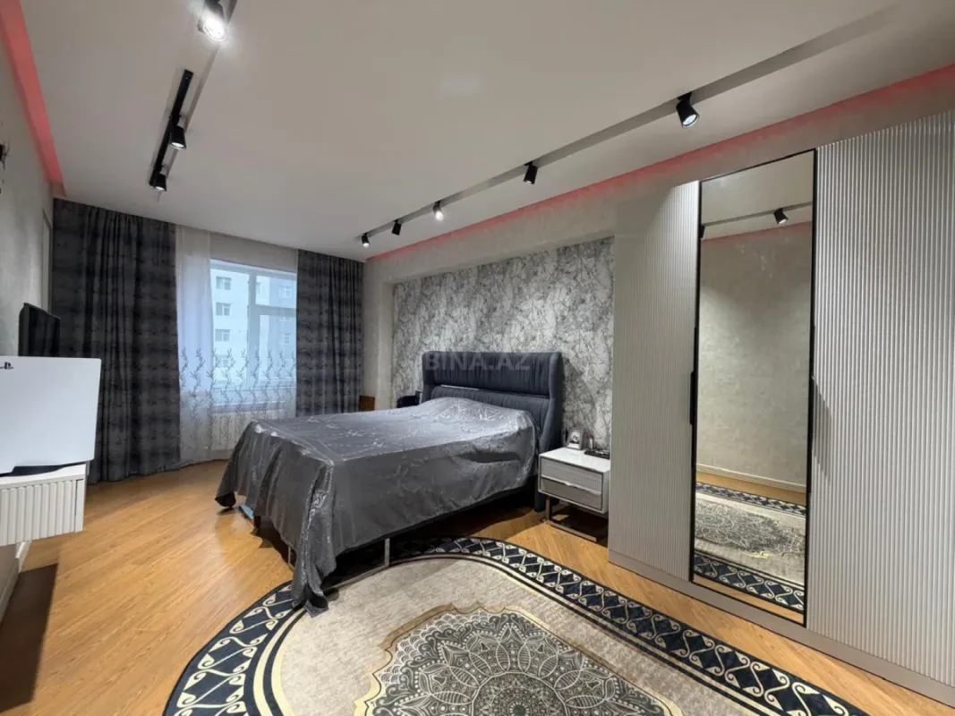 Satılır 4 otaqlı mənzil 140 m²
