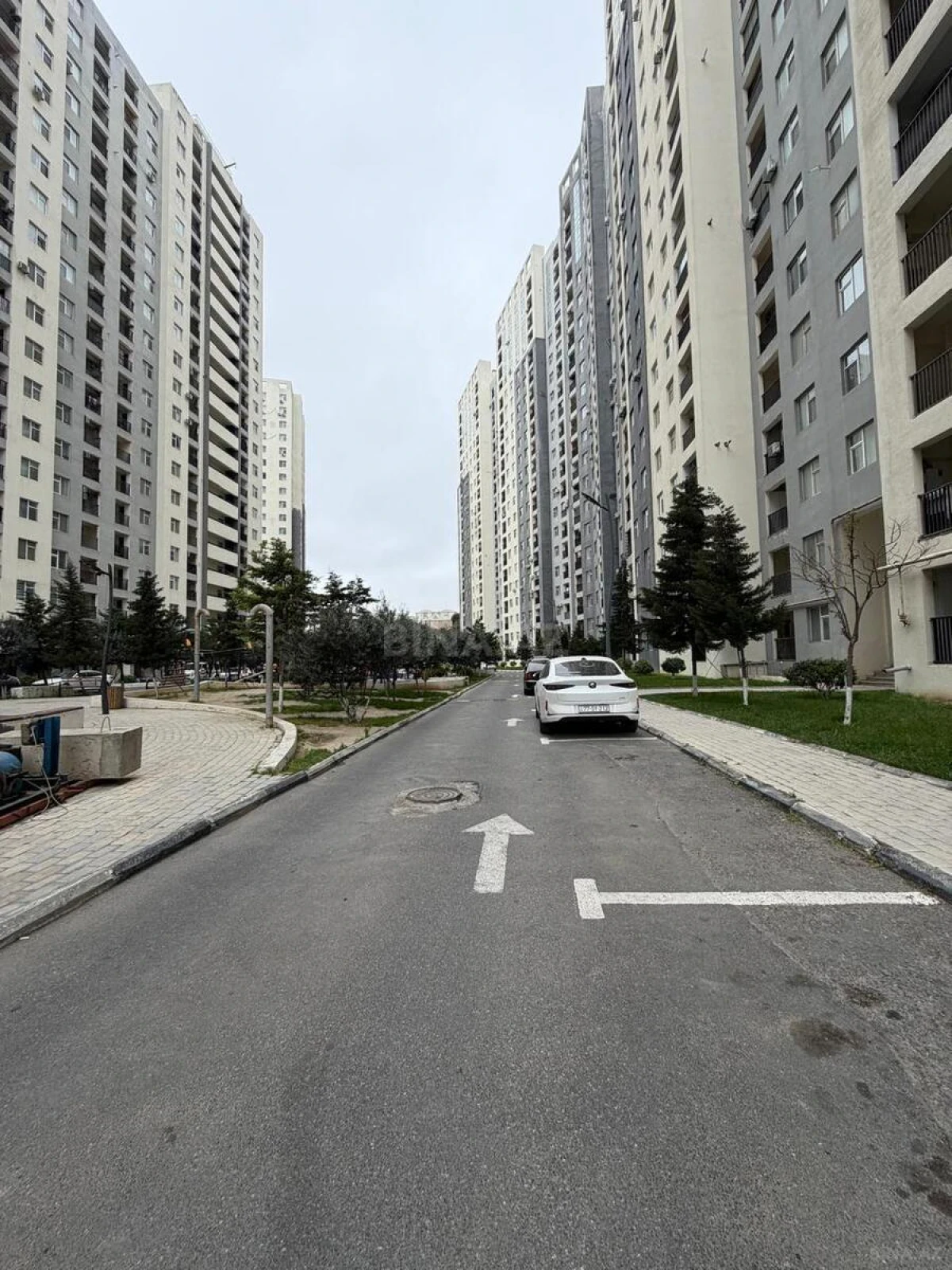 Satılır 4 otaqlı mənzil 140 m²