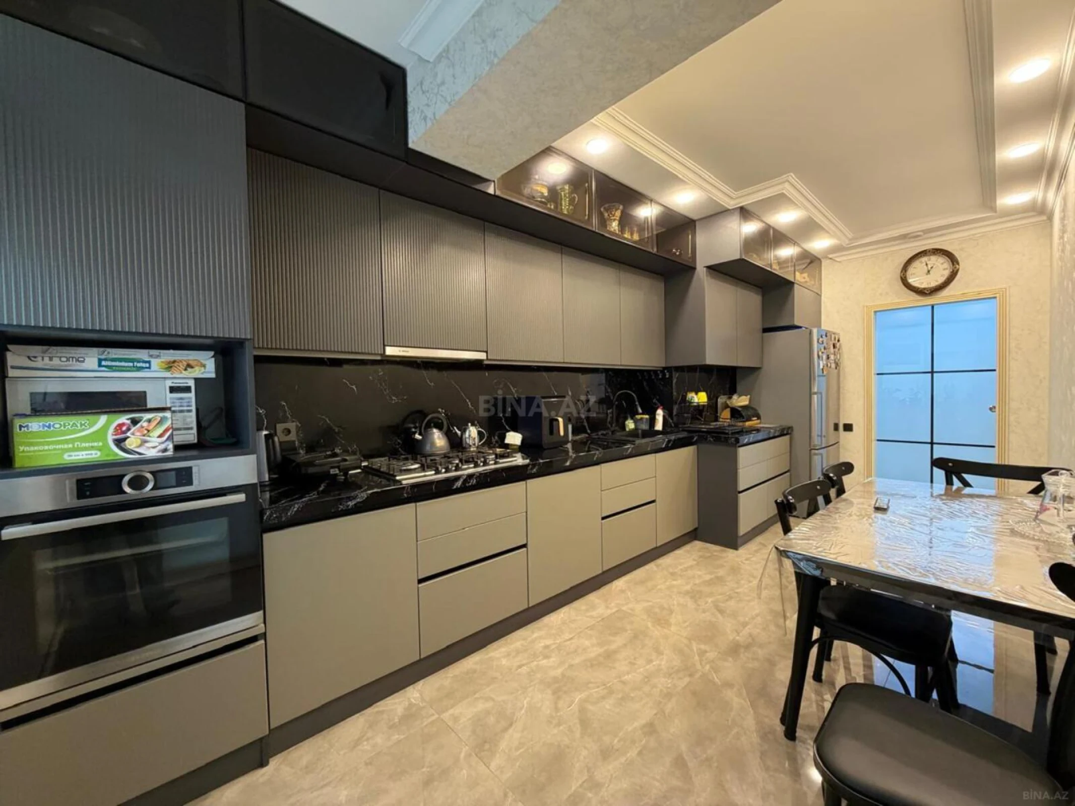 Satılır 4 otaqlı mənzil 140 m²