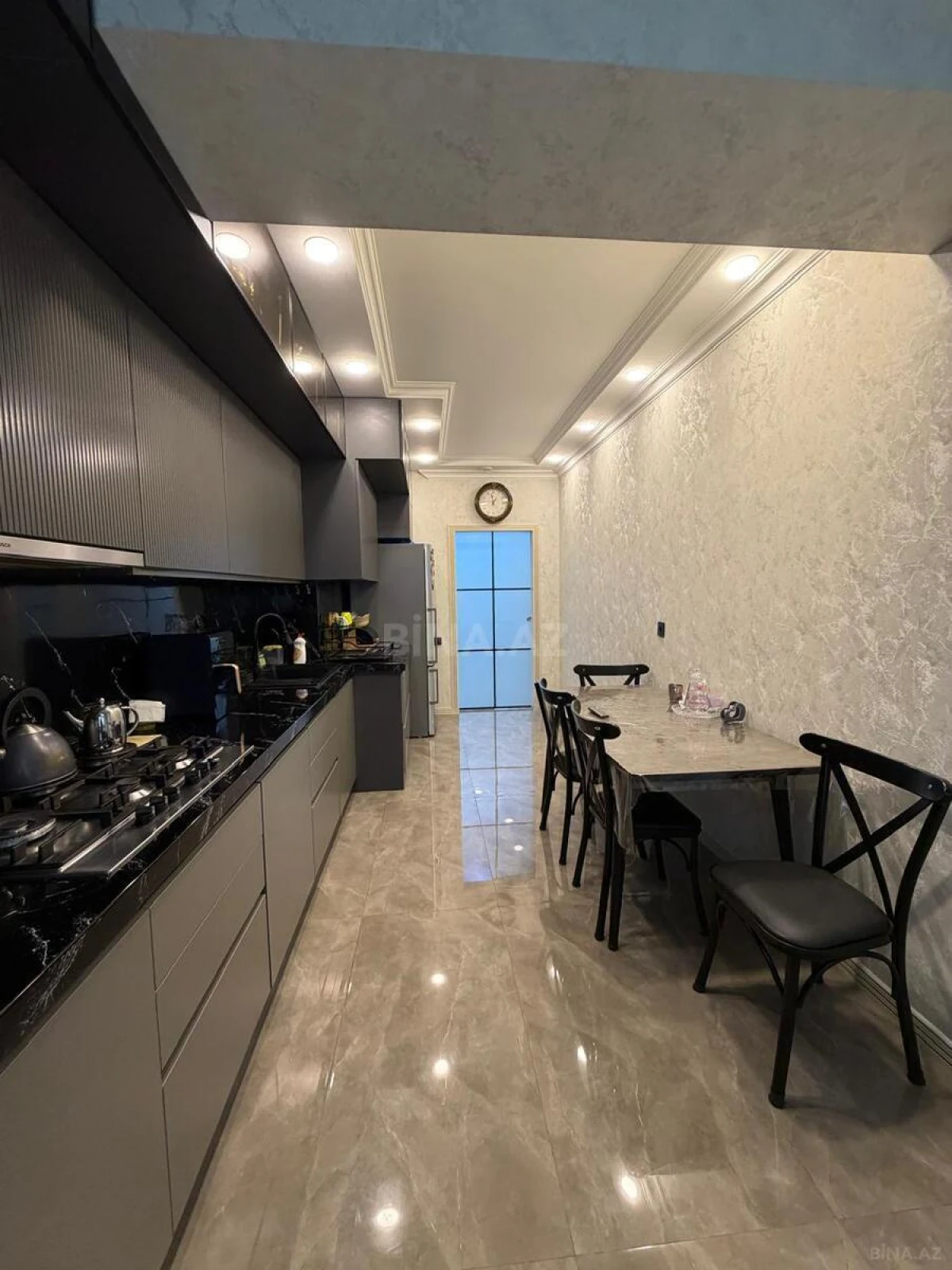 Satılır 4 otaqlı mənzil 140 m²