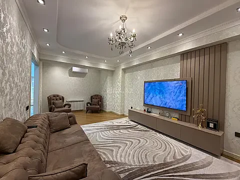 Satılır 4 otaqlı mənzil 140 m²
