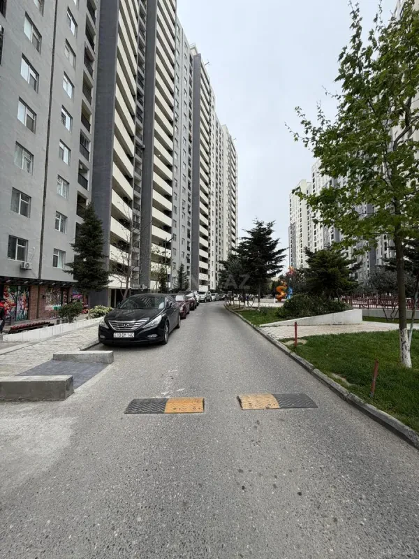 Satılır 4 otaqlı mənzil 140 m²