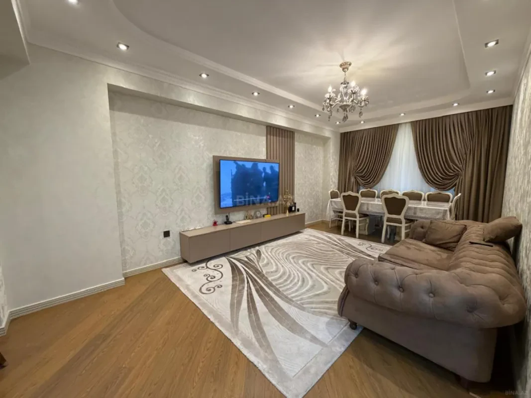 Satılır 4 otaqlı mənzil 140 m²