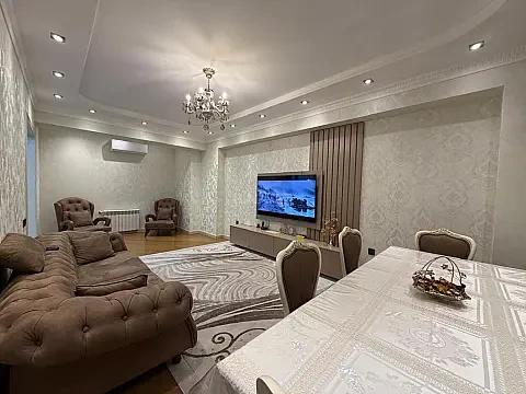 Satılır 4 otaqlı mənzil 140 m²