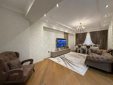 Satılır 4 otaqlı mənzil 140 m²