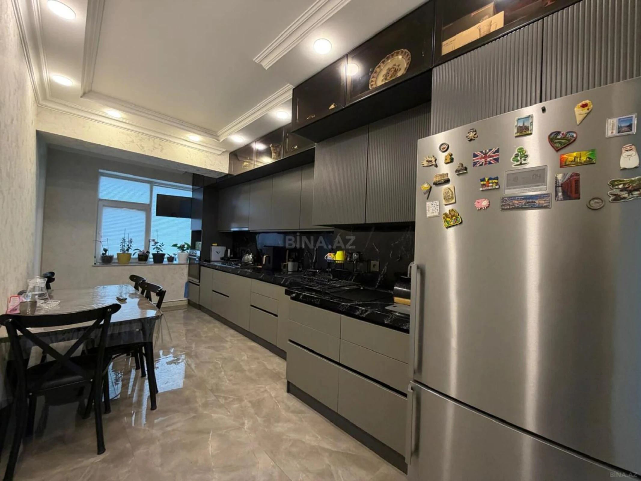 Satılır 4 otaqlı mənzil 140 m²