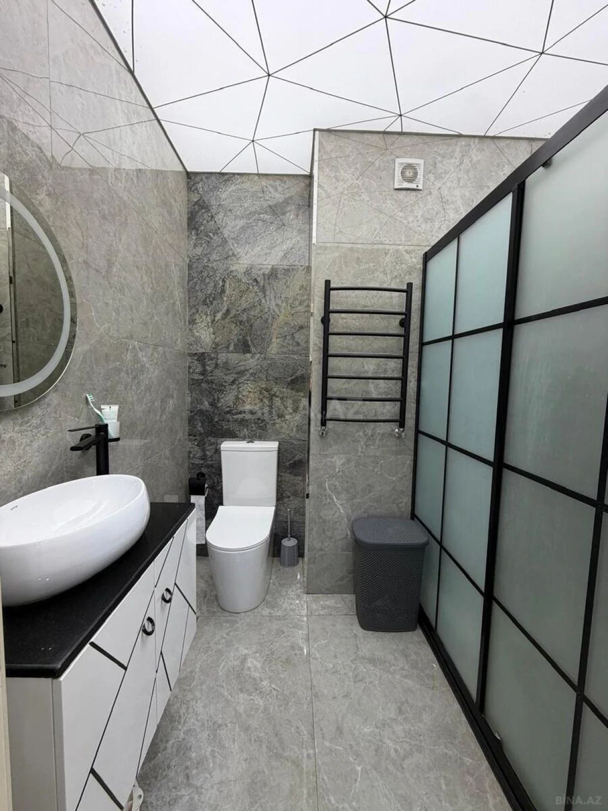 Satılır 4 otaqlı mənzil 140 m²
