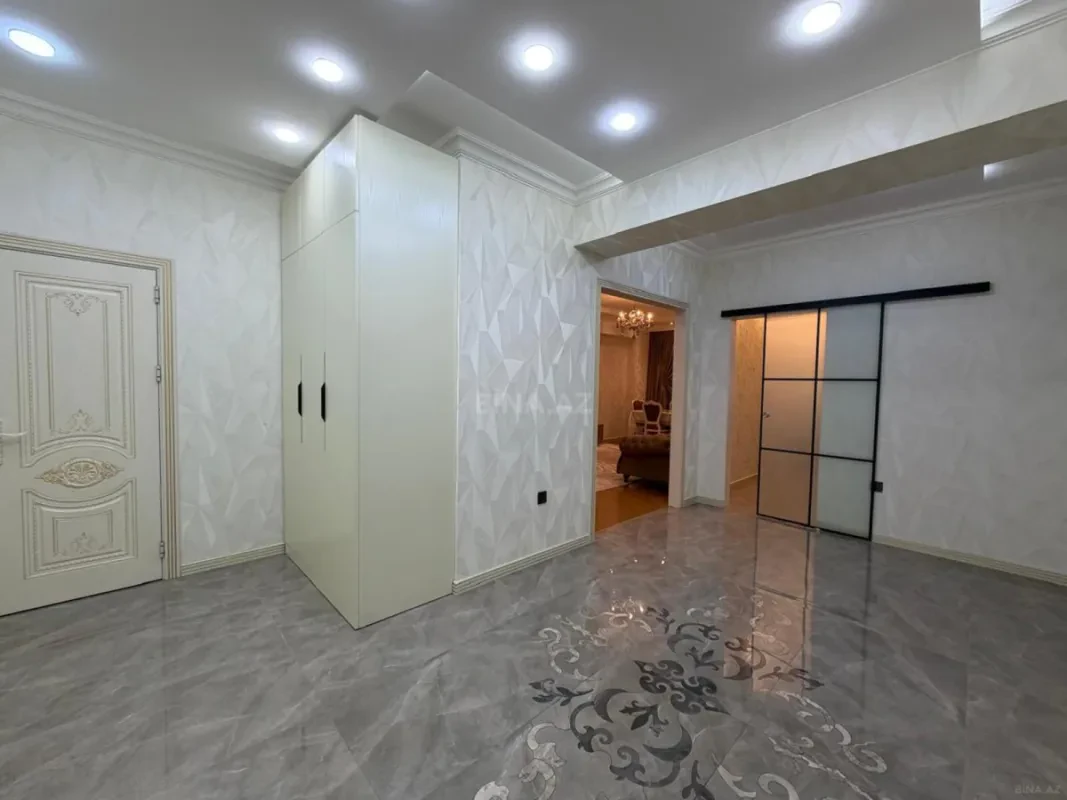 Satılır 4 otaqlı mənzil 140 m²