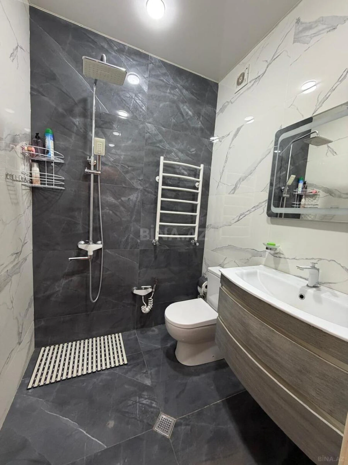 Satılır 4 otaqlı mənzil 140 m²